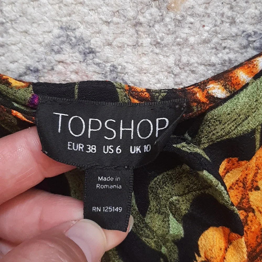Topshop tulip 🌷 print cut out dress size 6 in ladies - Picture 4 of 13